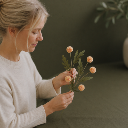 Konstgjord Krysantemum- och Eukalyptusblomsterarrangemang